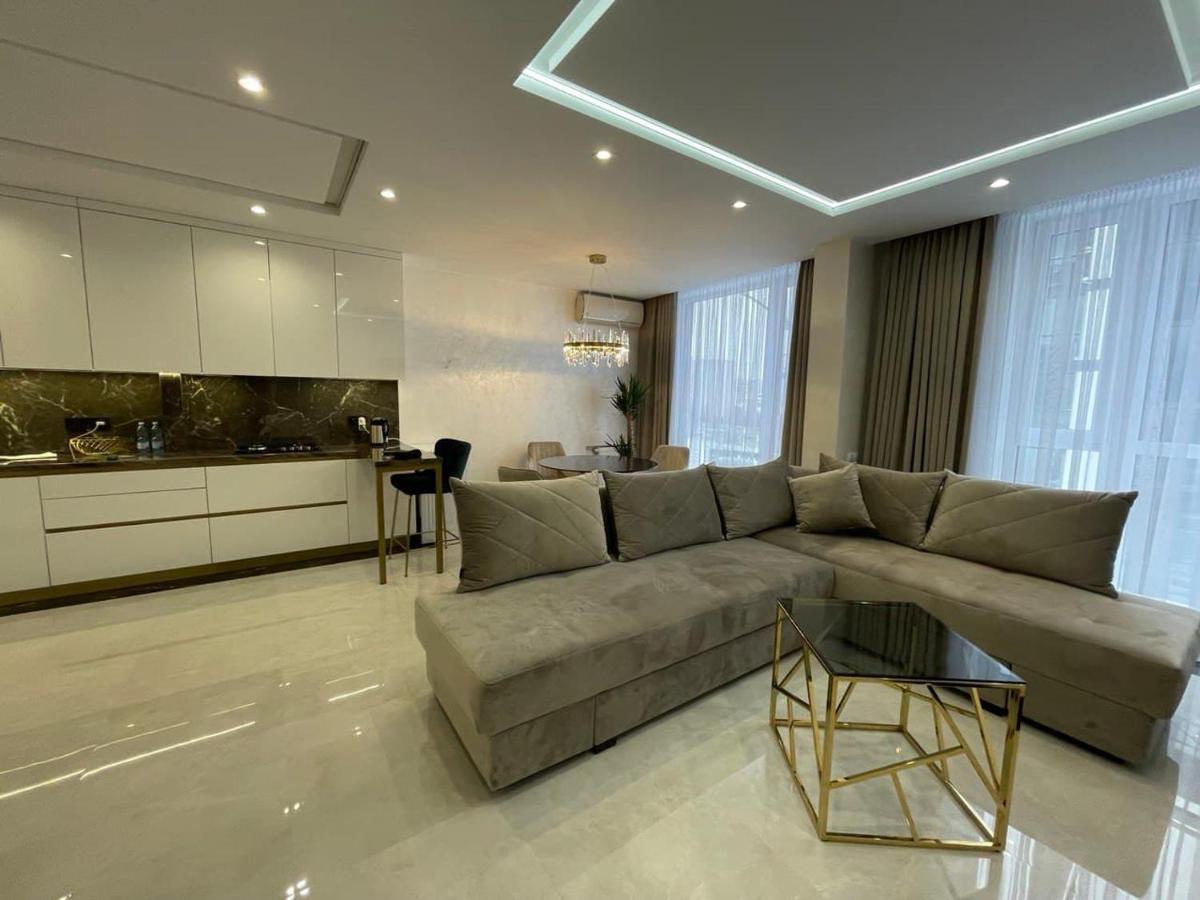 Apartments Vip Avalon Lviv Eksteriør billede