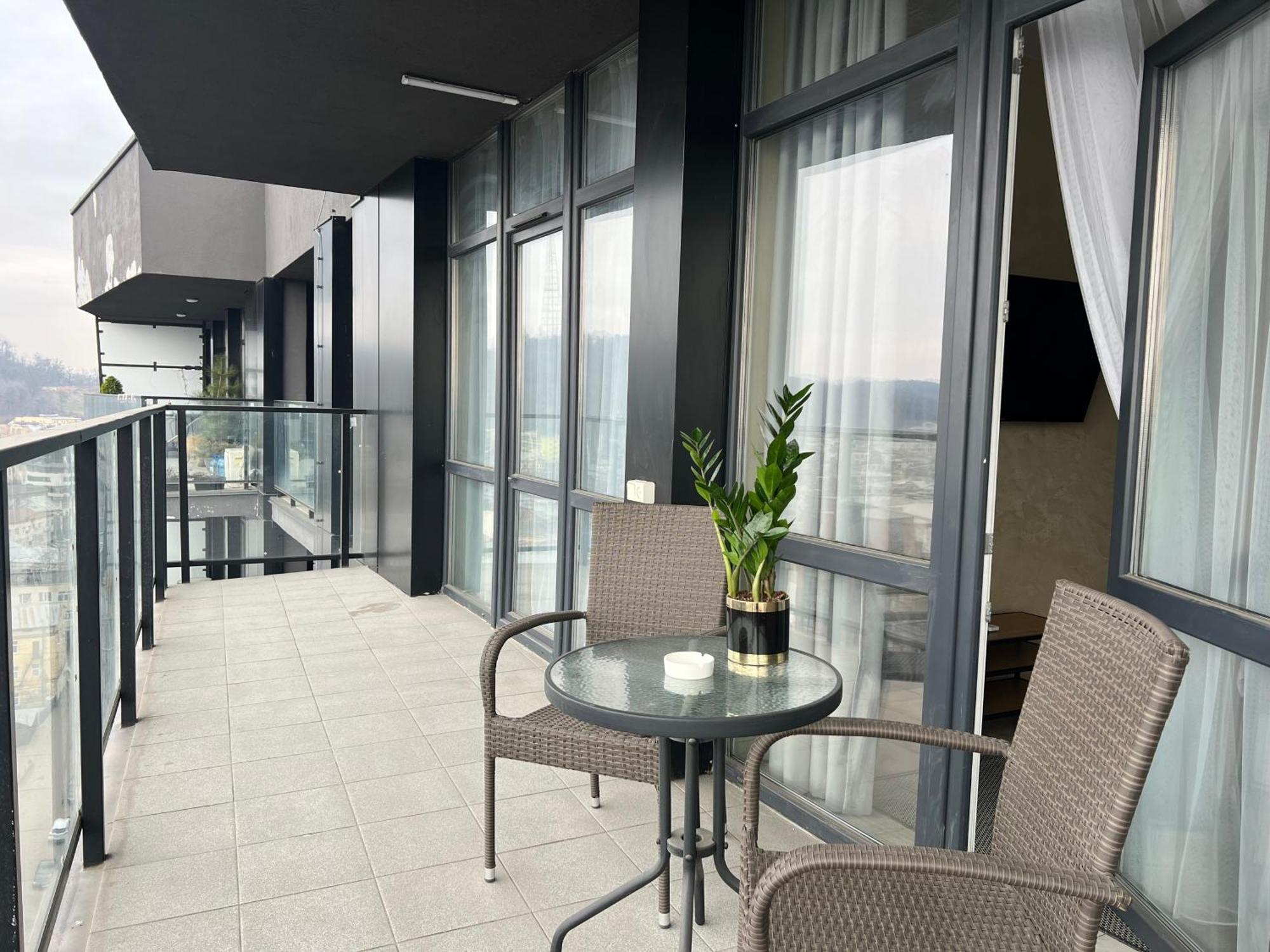 Apartments Vip Avalon Lviv Eksteriør billede